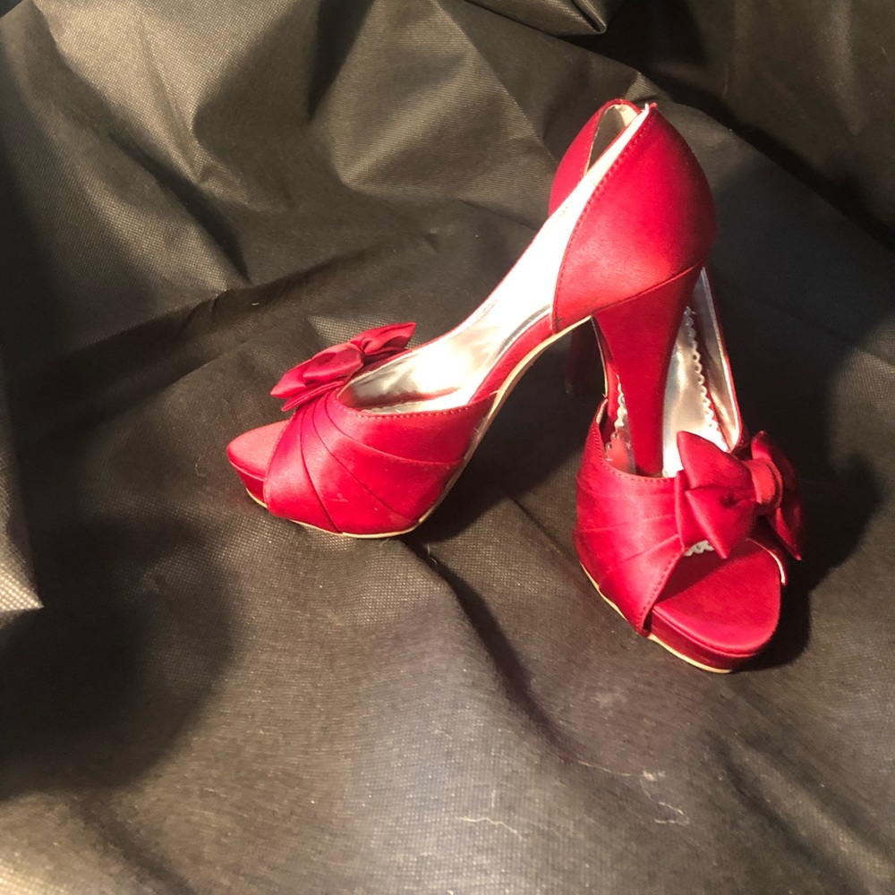 Red satin pumps with bows